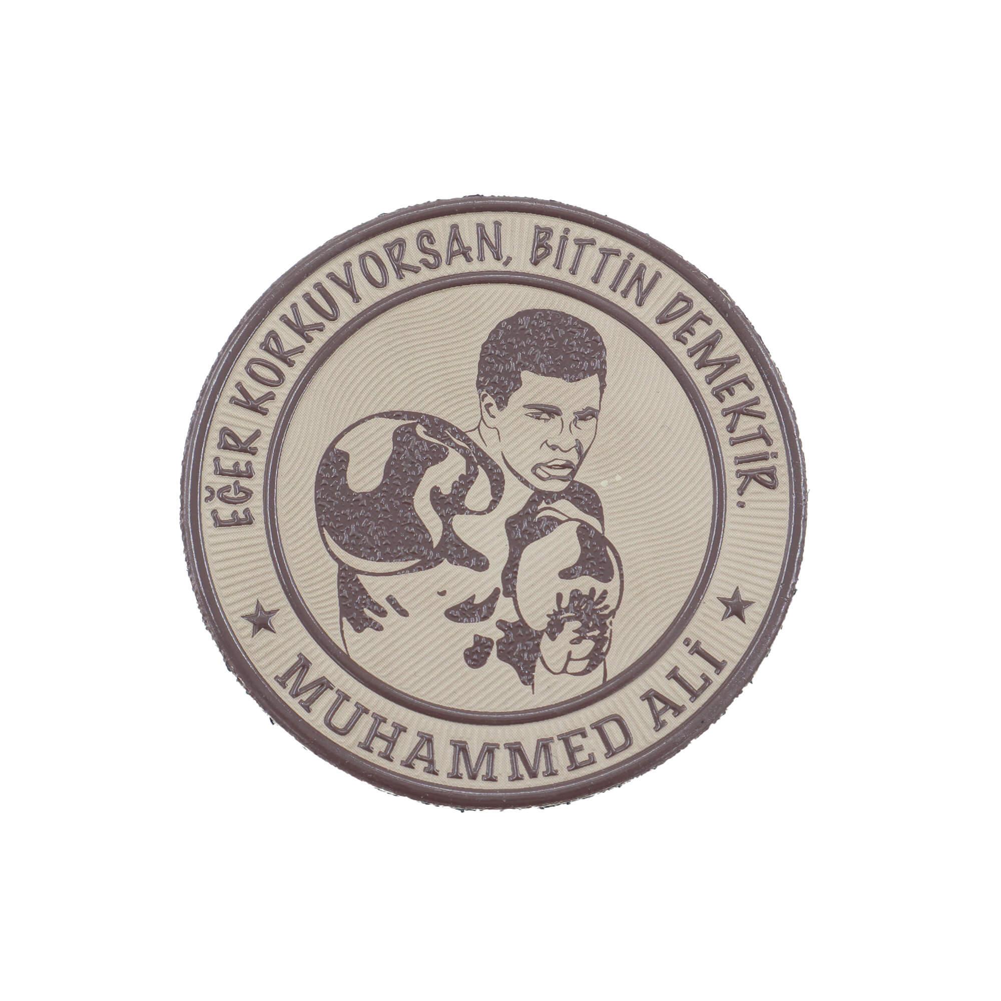 Muhammed Ali Temalı Patch (Peç) – 7 cm | Boks ve Motivasyon Arması | Cesaret Sözlü Koleksiyonluk Yama