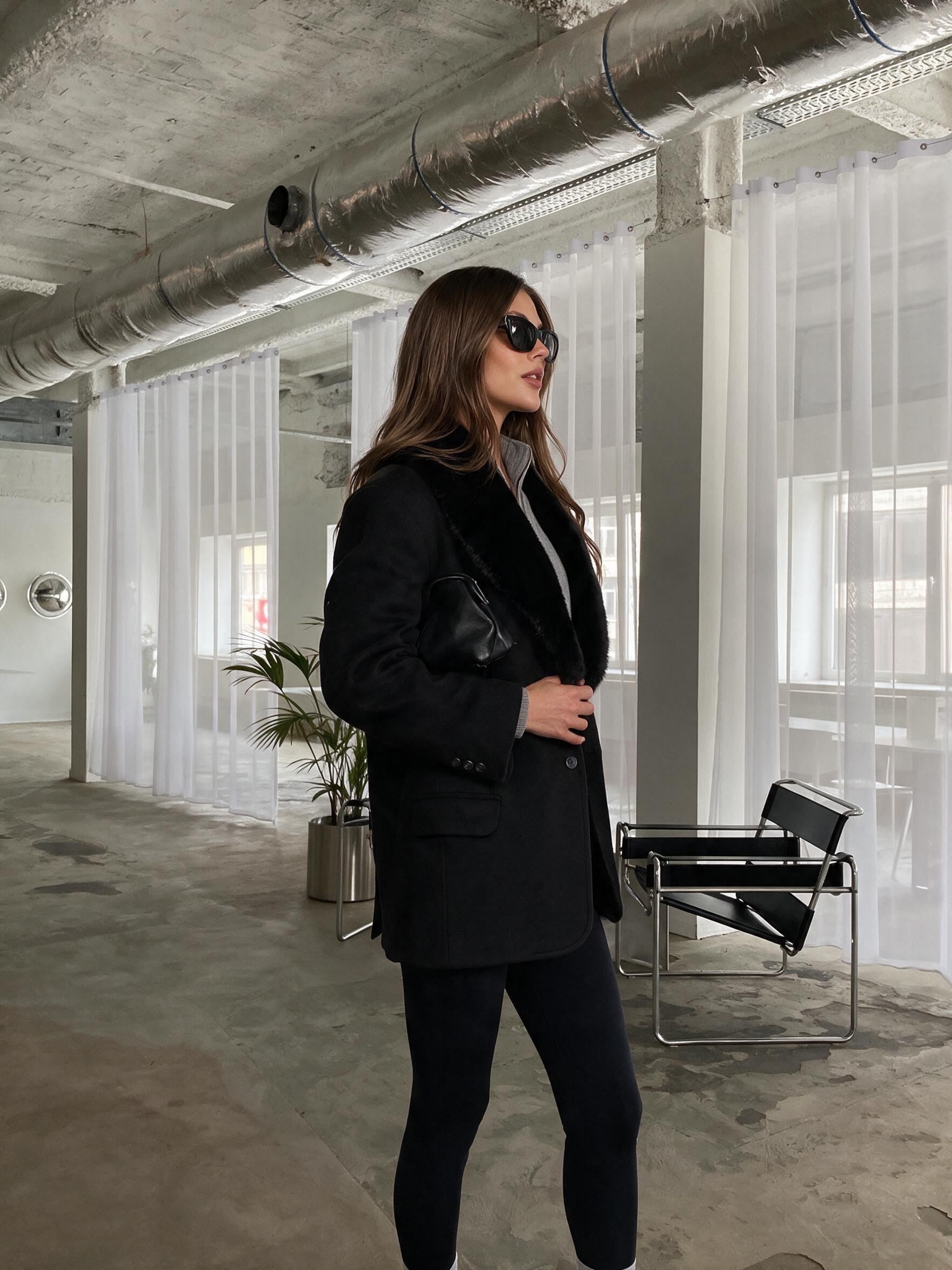 RUBY Yakası Kürklü Oversize Kaşe Ceket - Siyah
