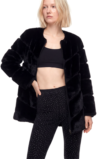 CLASSIC EDITION Yuvarlak Yaka Dilimli Suni Kürk Ceket - Siyah