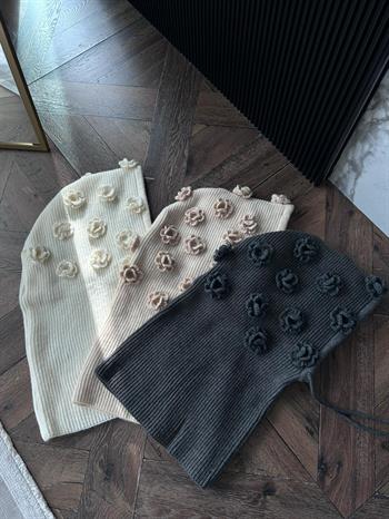 Çiçek İşlemeli Balaclava Bere - Krem