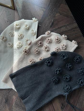 Çiçek İşlemeli Balaclava Bere - Krem