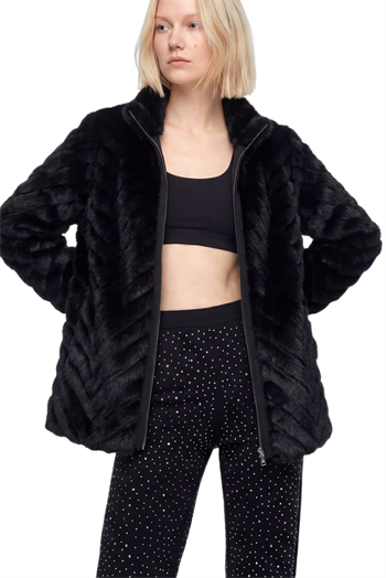 LIXUE Diagonal Dilimli Dik Yaka Suni Kürk Ceket - Siyah