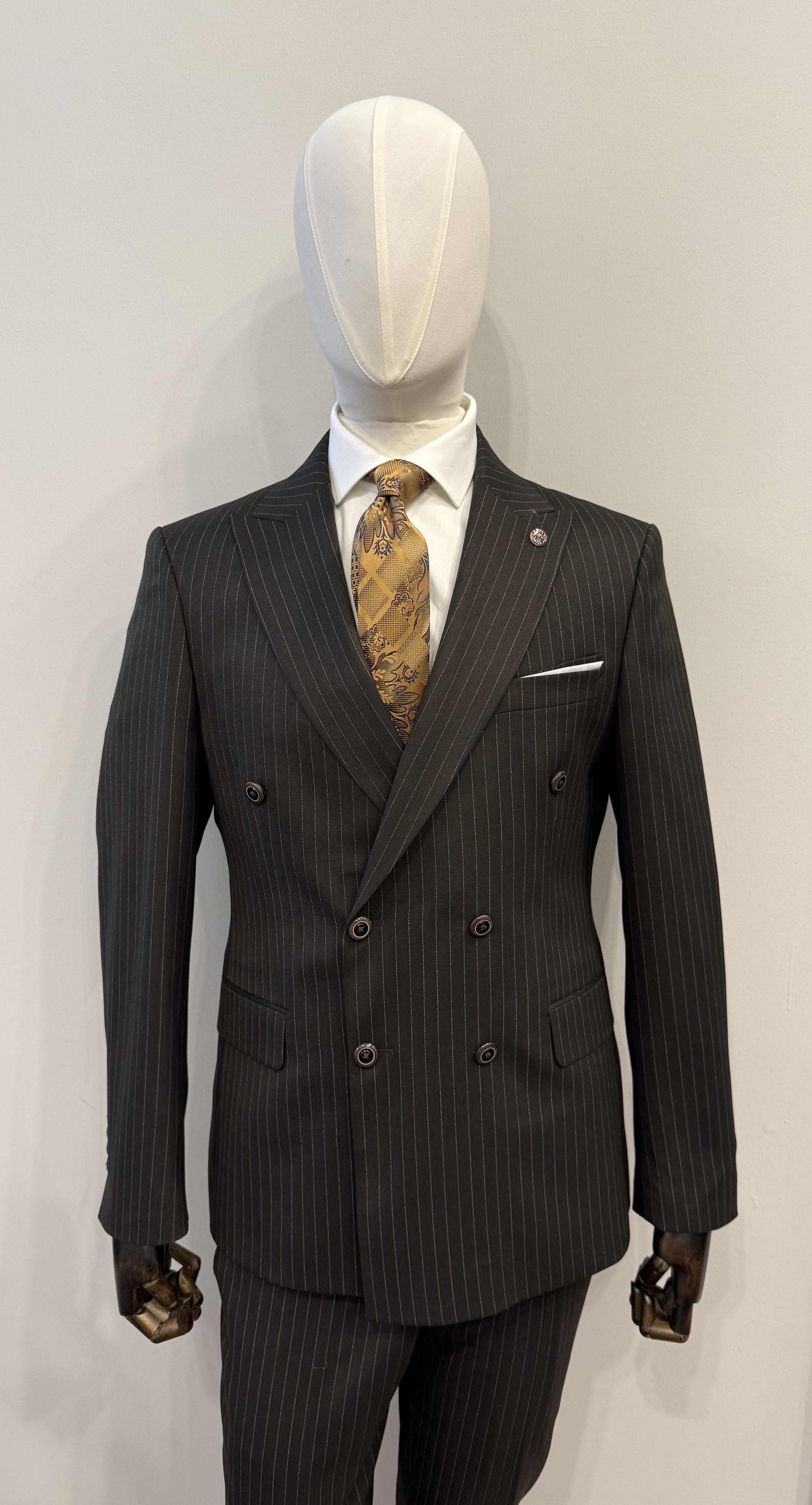 KRUVAZE ÇİZGİLİ KAHVERENGİ TAKIM ELBİSE