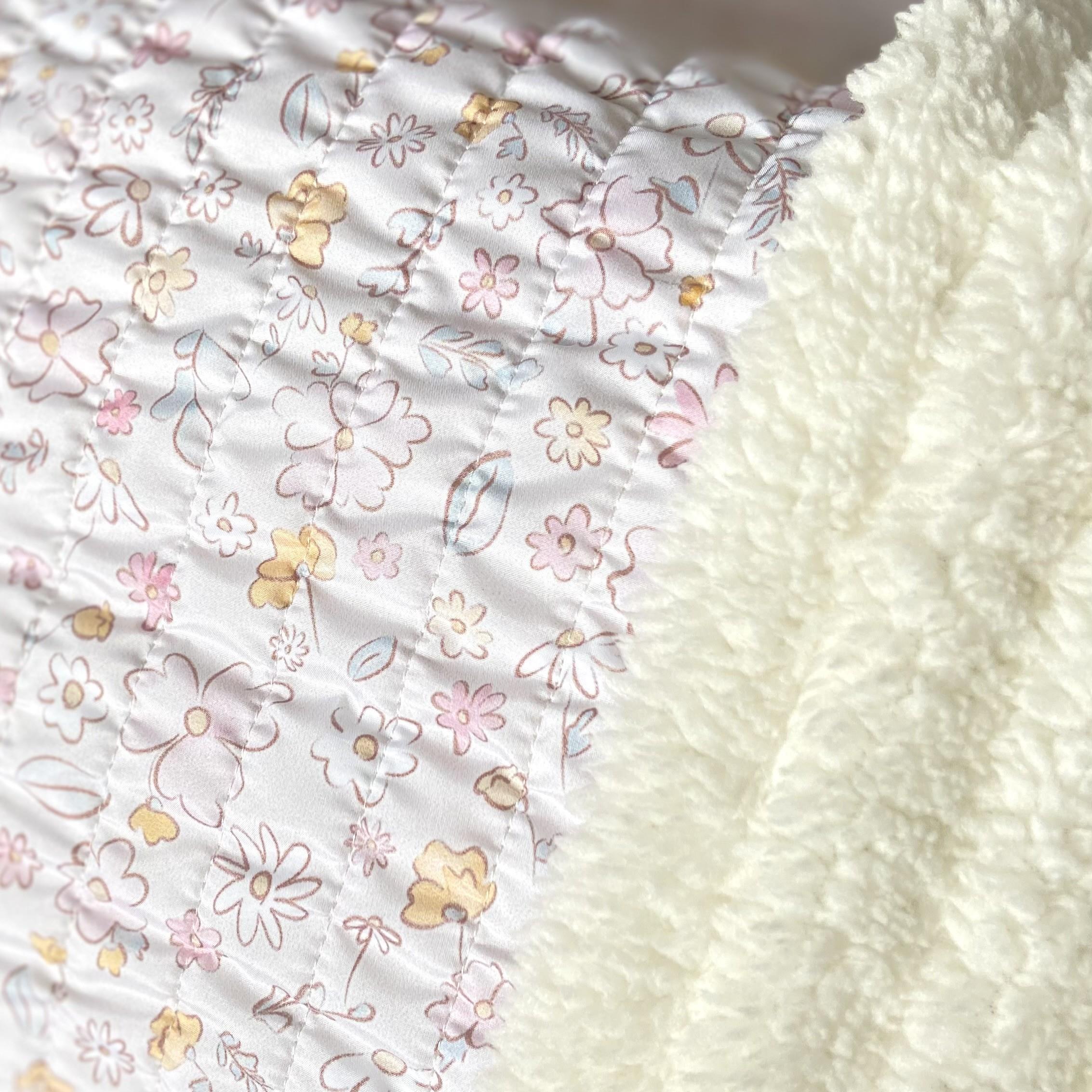 Elegant Flowers-Powder Peluş Astarlı Su İtici Özellikli Kapitone Kumaş