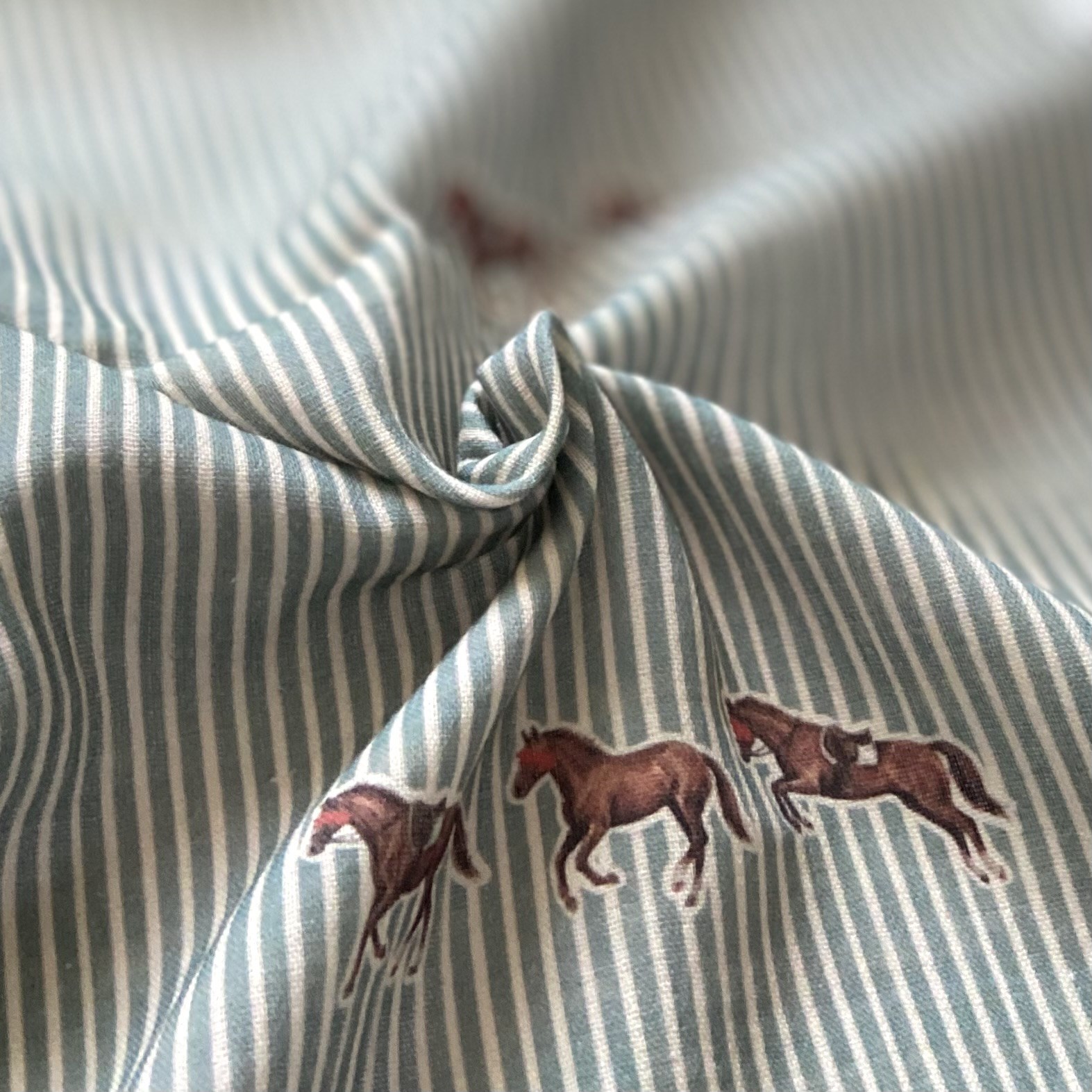 Horses and Stripes Müslin Kumaş