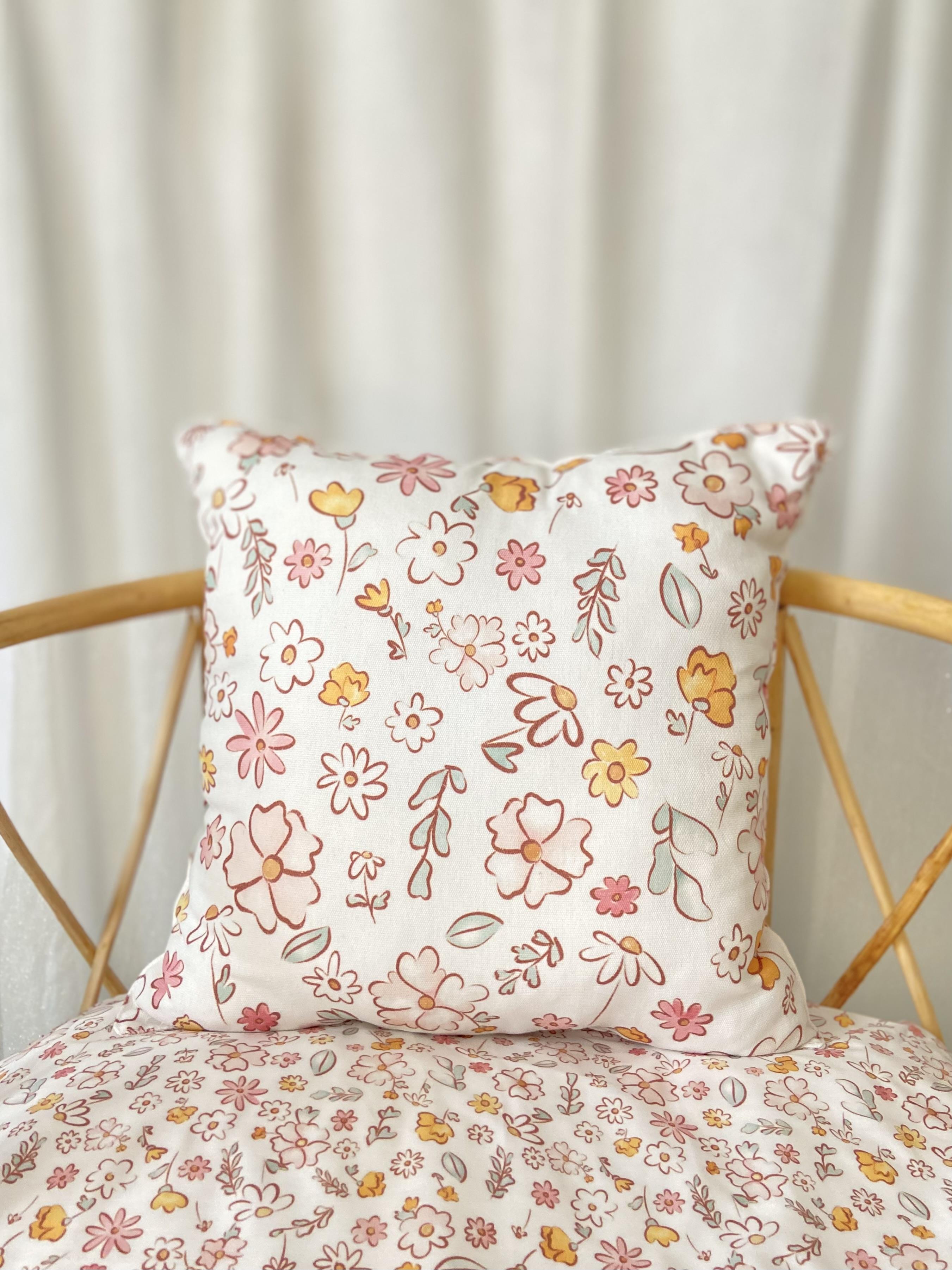 Zezig Elegant Flowers Baby Room Pillow