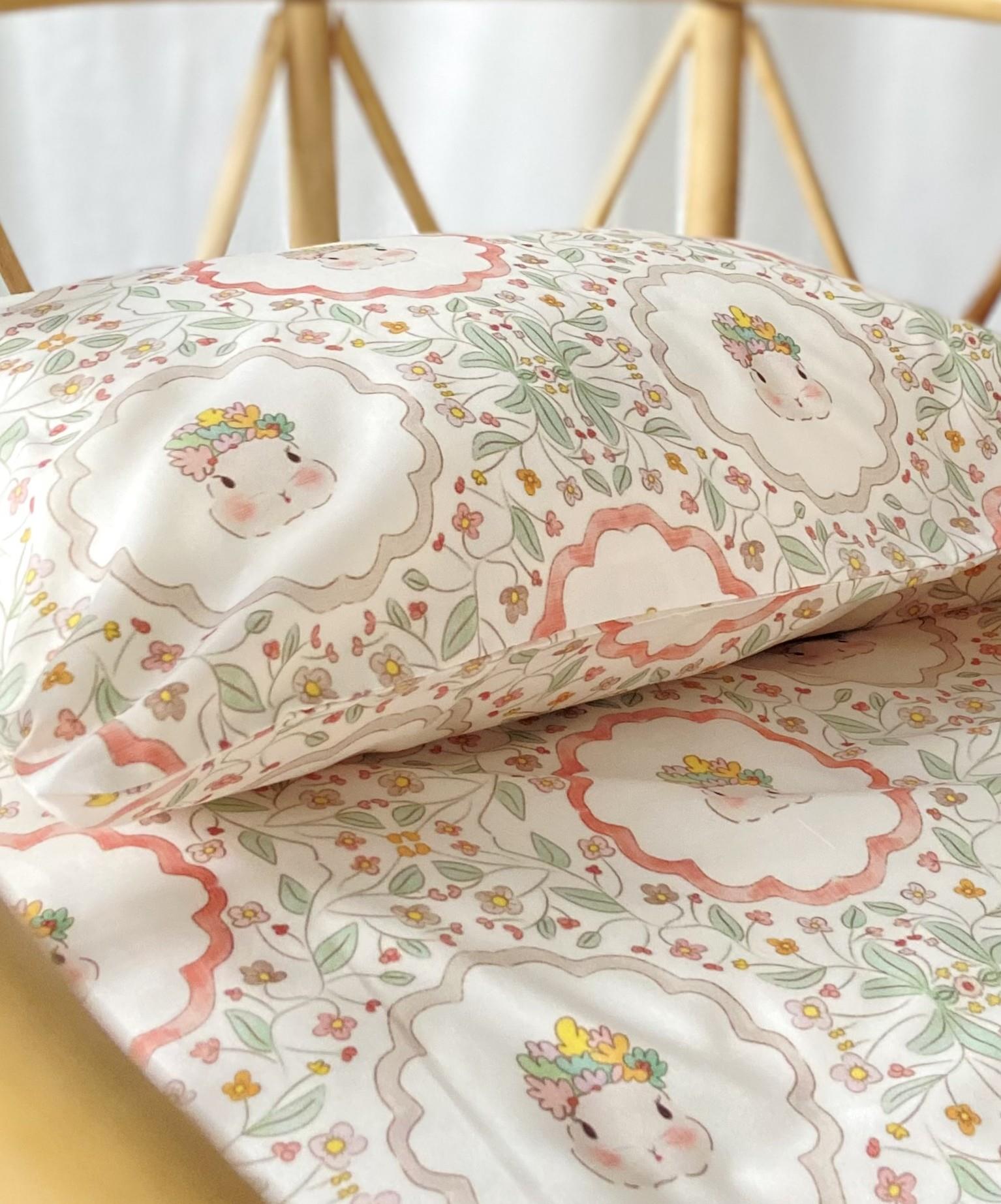 Zezig Lady Rabbit Baby Pillowcase and Sheet Set