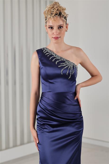 Carla Abiye Lacivert