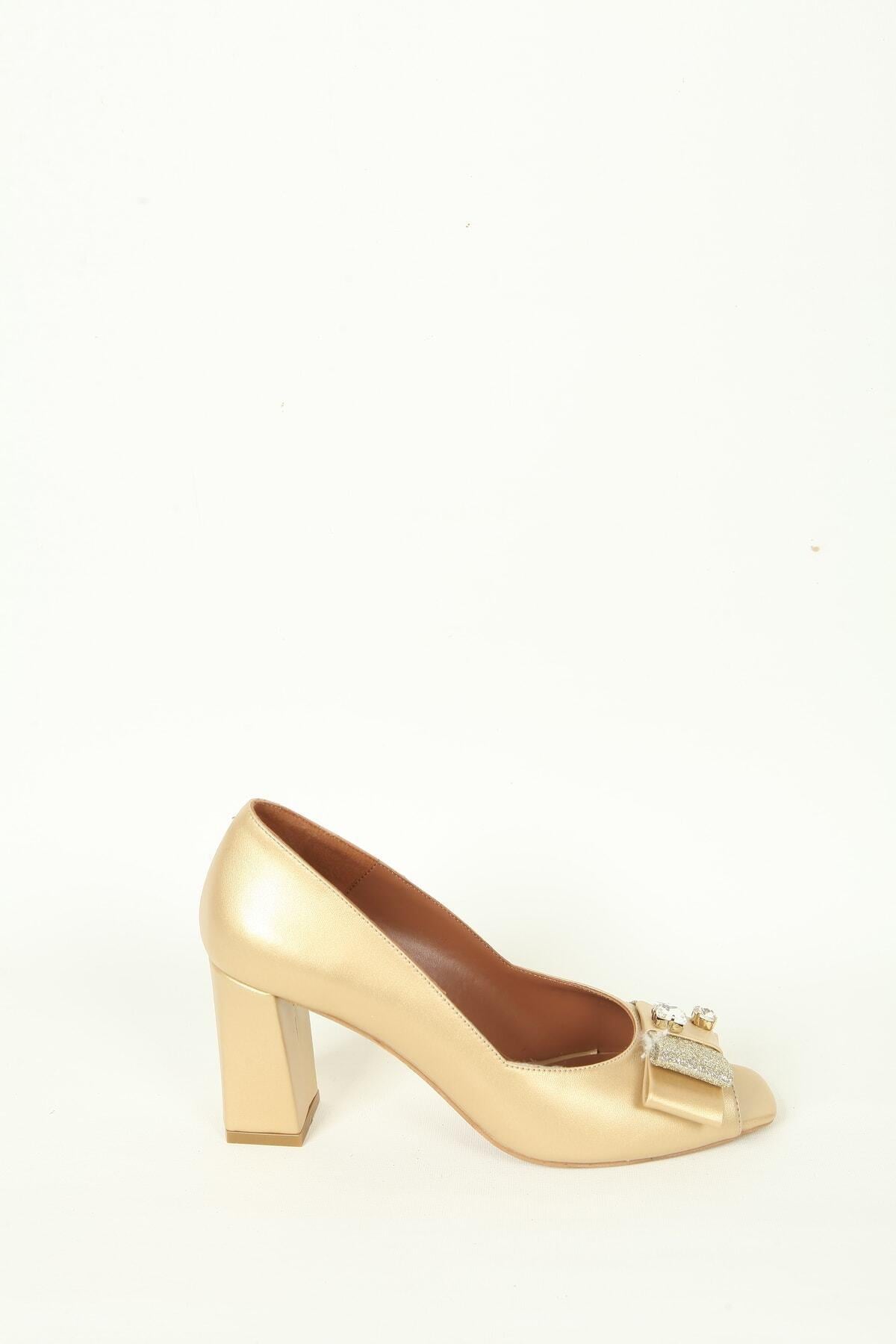 Kadın Gold Aksesuar Detaylı Topuklu Ayakkabı