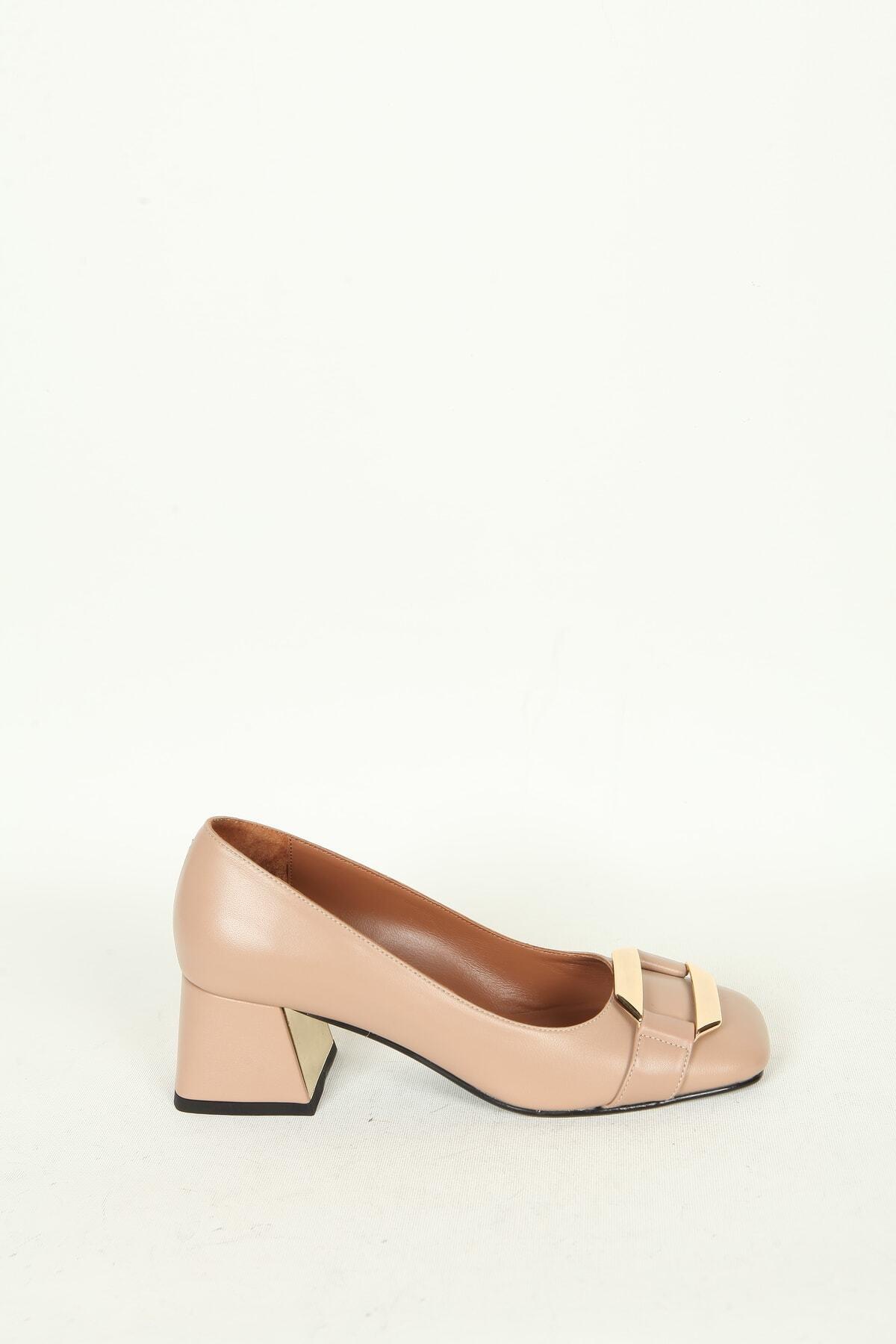Kadın Deri Ayakkabı Aksesuar Detaylı Topuklu Vizon