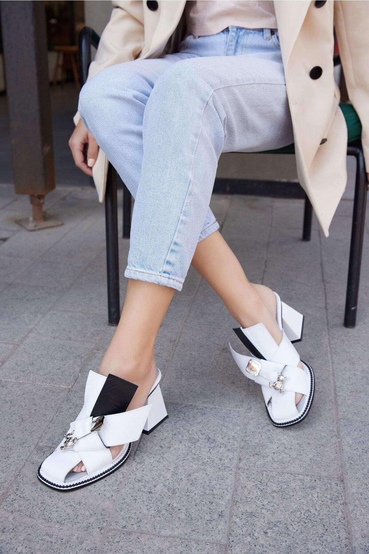 Kadın Deri Terlik Topuk Detaylı Beyaz