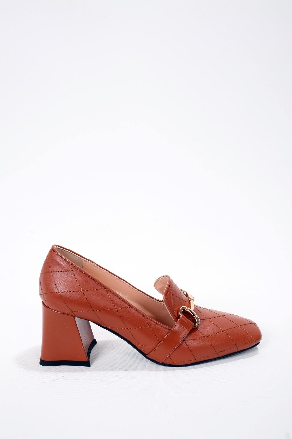 Kadın Taba Deri Aksesuar Detaylı Klasik Ayakkabı