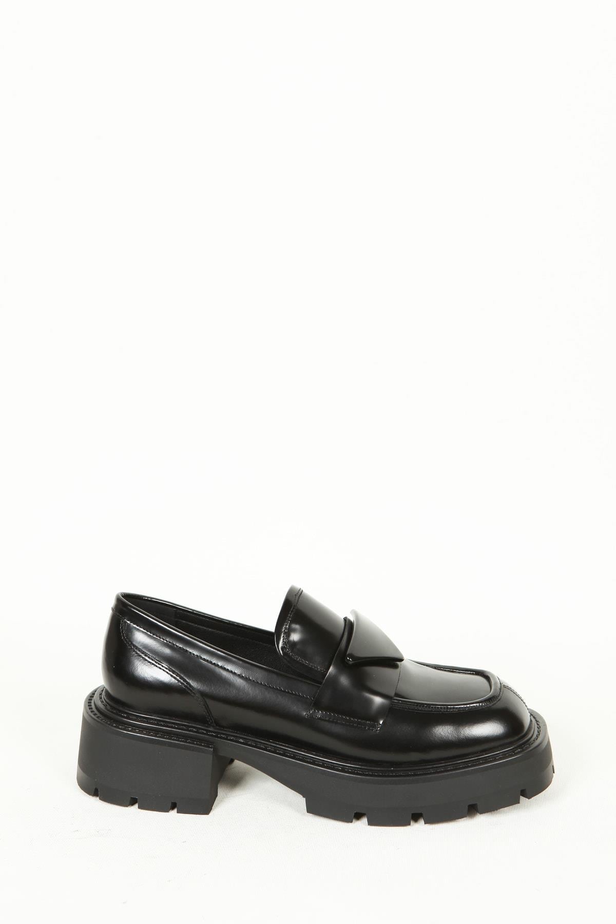 Kadın Siyah Rugan Loafer Ayakkabı