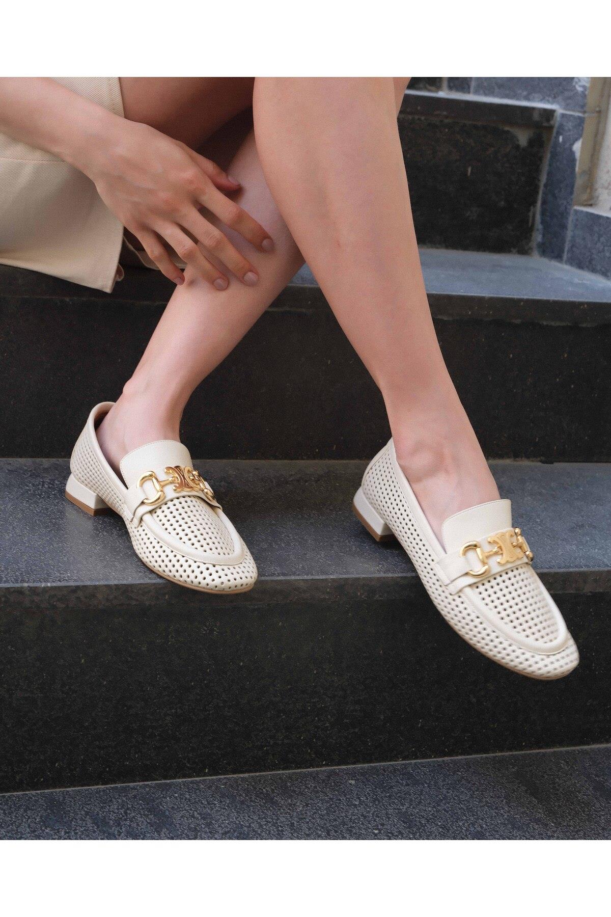 KADIN KREM HAKİKİ DERİ AKSESUAR DETAYLI BABET