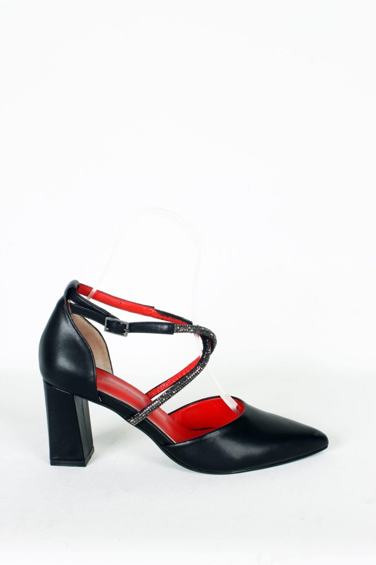 Kadın Siyah Hakiki Deri Detaylı Topuklu Ayakkabı