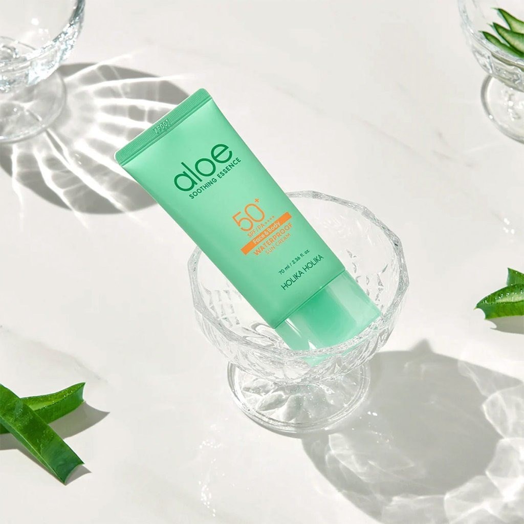 Holika Holika Aloe Essence Sun - Waterproof SPF