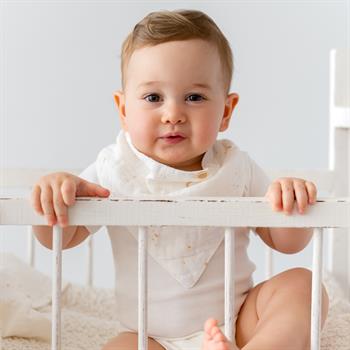 %100 Organik Müslin 
Üçgen Mama Önlüğü 
Çift kat Müslin Samanyolu