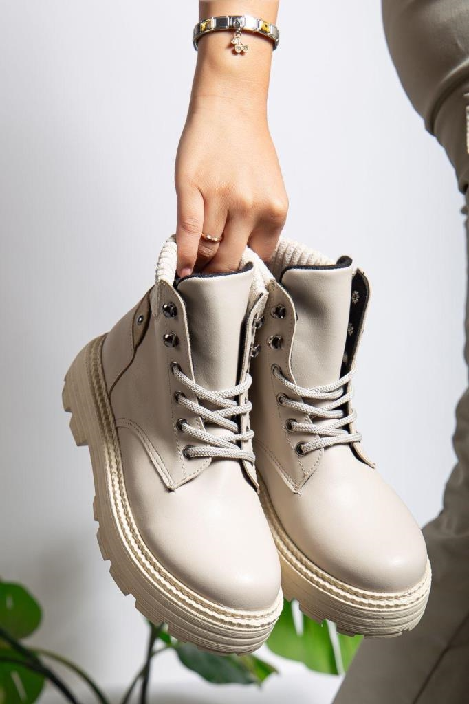 Krem Cilt Bağcıklı Yüksek Taban Kadın BotKrem Cilt Bağcıklı Yüksek Taban Kadın Bot