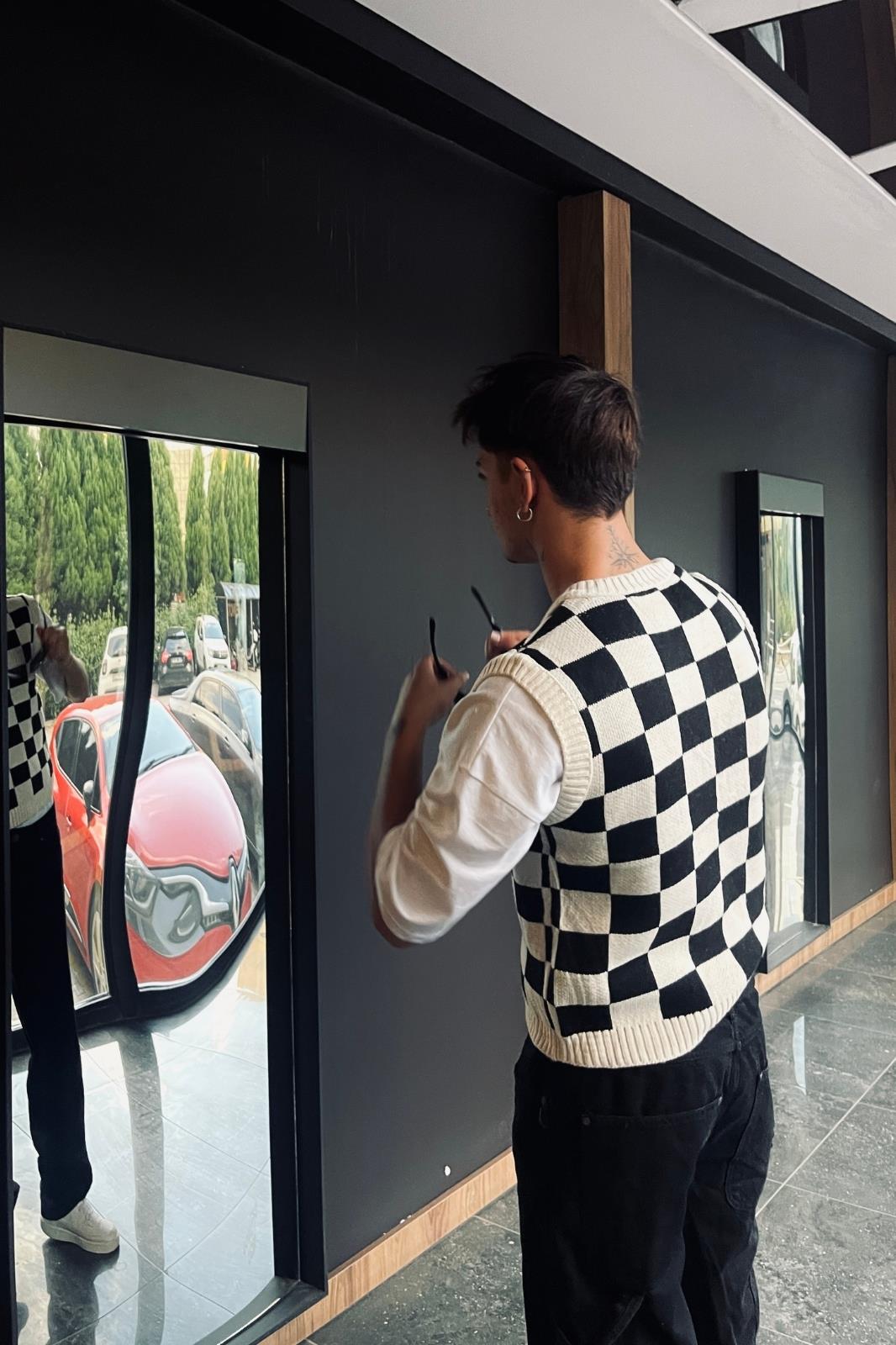 Premium Kare Desenli Süveter · 3