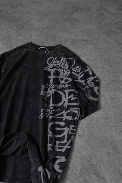 Erkek Antrasit Grafiti Yan Baskı Özel Yıkamalı Kumaş Oversize Tshirt
