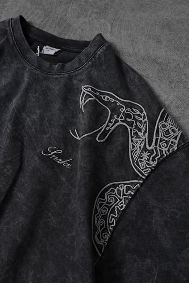 Erkek Antrasit Snake Nakışlı Özel Yıkamalı Kumaş Oversize Tshirt