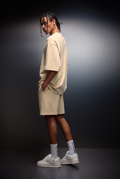 Erkek Bej Basic Nakışlı Diz Üstü Şort