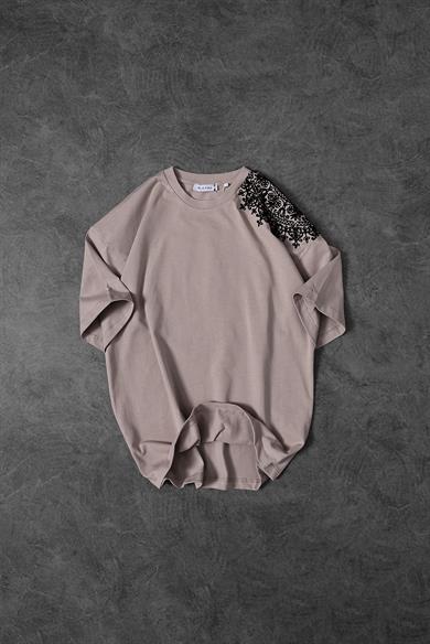 Erkek Bej Omuz ve Sırt Nakışlı Oversize Tshirt