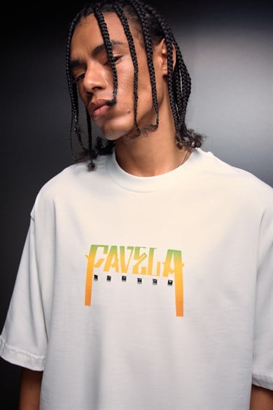 Erkek Beyaz Favela Baskılı Zımbalı Box Fit Tshirt