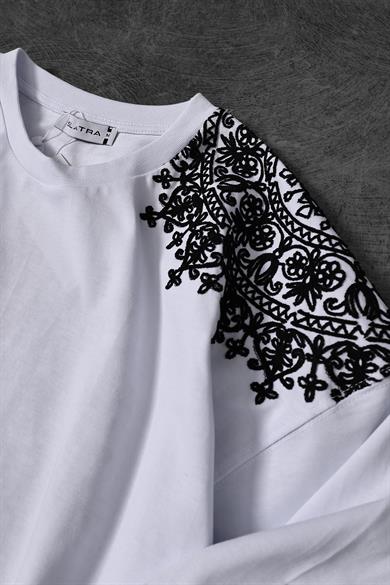 Erkek Beyaz Omuz ve Sırt Nakışlı Oversize Tshirt
