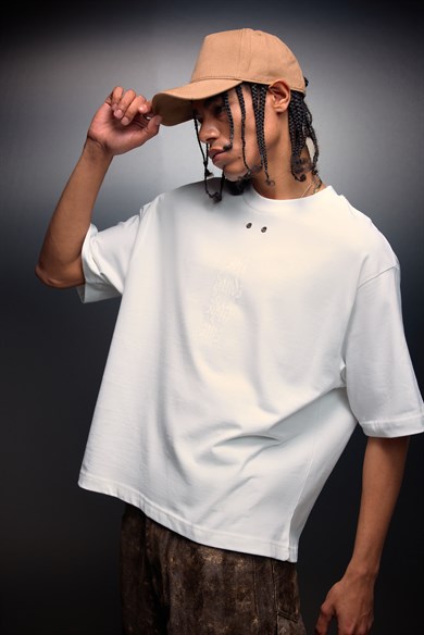 Erkek Beyaz Sharp Sin Kabartma Baskılı Box Fit Tshirt