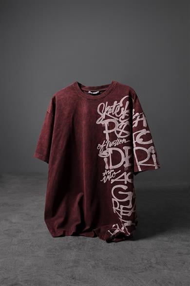 Erkek Bordo Grafiti Yan Baskı Özel Yıkamalı Kumaş Oversize Tshirt