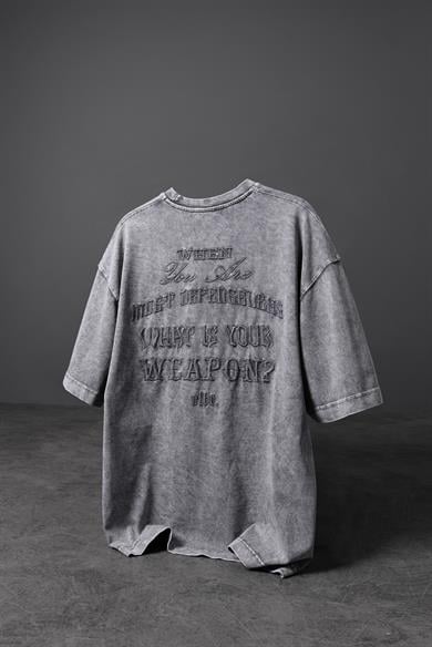 Erkek Gri Whats Your Weapon? Nakışlı Özel Yıkamalı Oversize Tshirt
