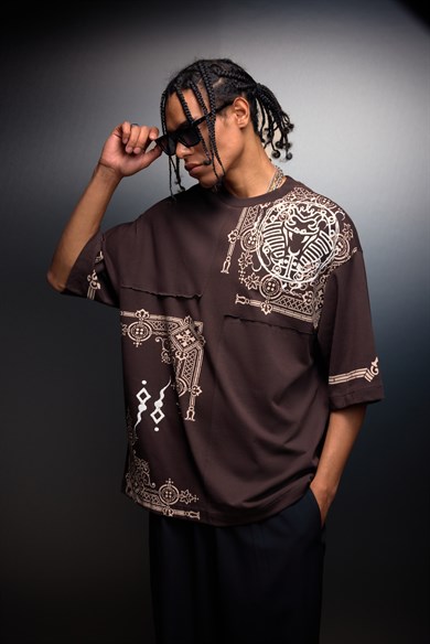 Erkek Kahverengi Regulan Kabartma Baskılı Oversize Tshirt