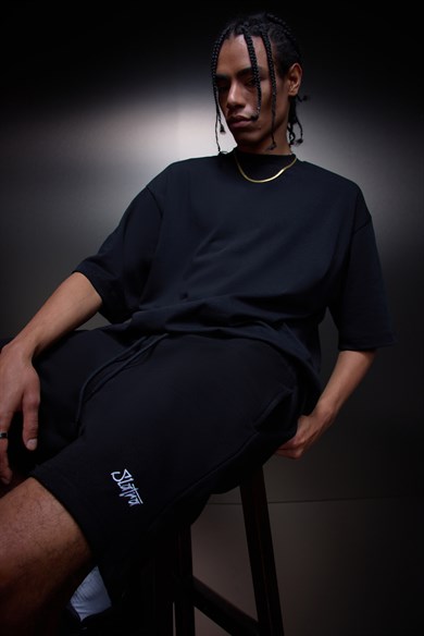 Erkek Siyah Basic Nakışlı Diz Üstü Şort