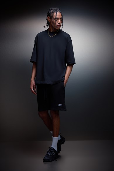 Erkek Siyah Basic Nakışlı Diz Üstü Şort