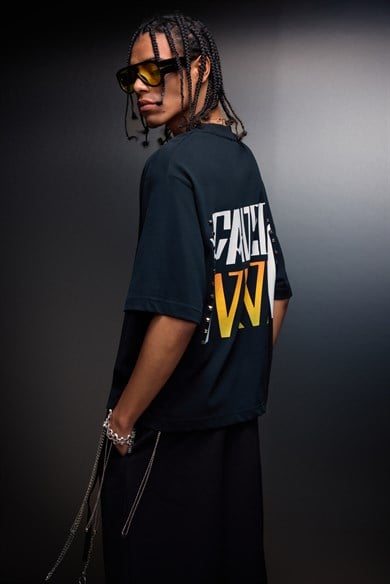 Erkek Siyah Favela Baskılı Zımbalı Box Fit Tshirt