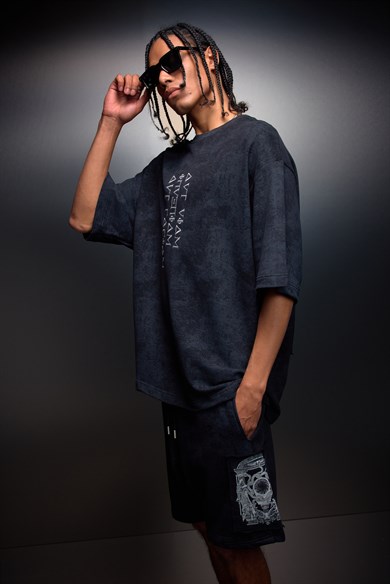 Erkek Siyah İnveniam Patchli Oversize Yıkama Efektli Tshirt