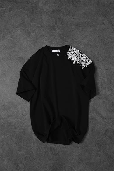 Erkek Siyah Omuz ve Sırt Nakışlı Oversize Tshirt