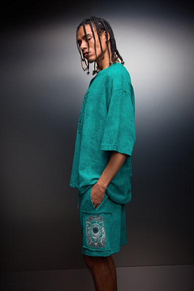 Erkek Slatra Yeşili İnveniam Pathcli Yıkama Efektli Diz Üstü Şort