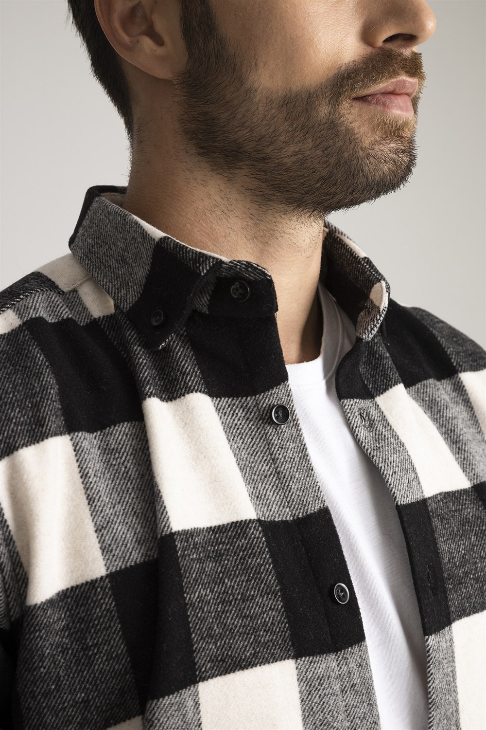 Erkek Kışlık Siyah Beyaz Kareli Oduncu Cepli Modern Fit Gömlek