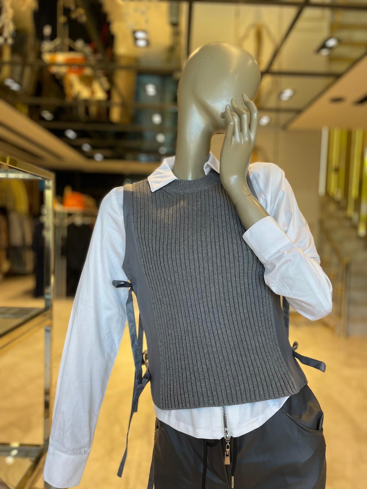 KUMAŞ GARNİLİ TRİKO YELEK