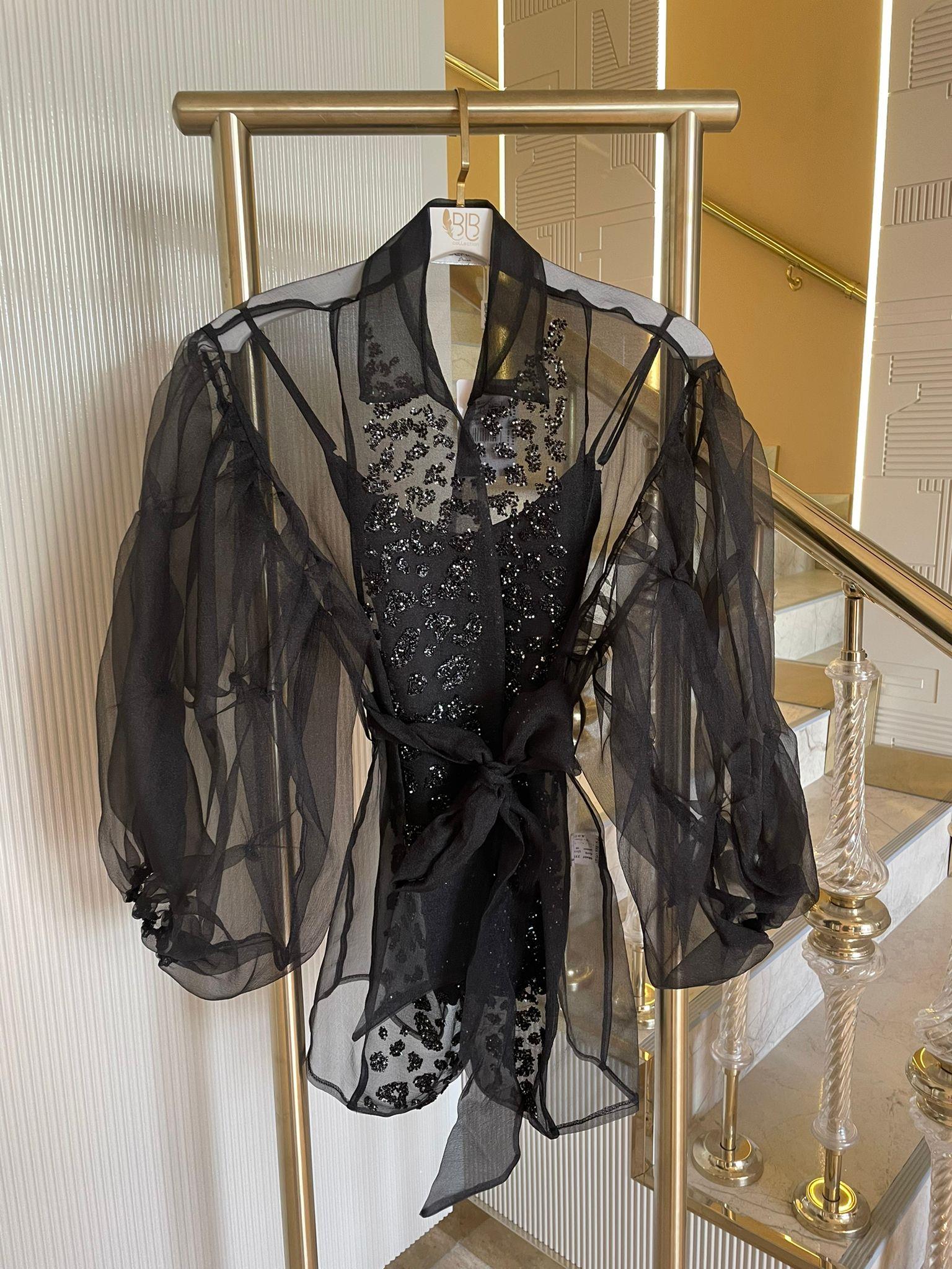 ORGANZE İŞLEMELİ GÖMLEK