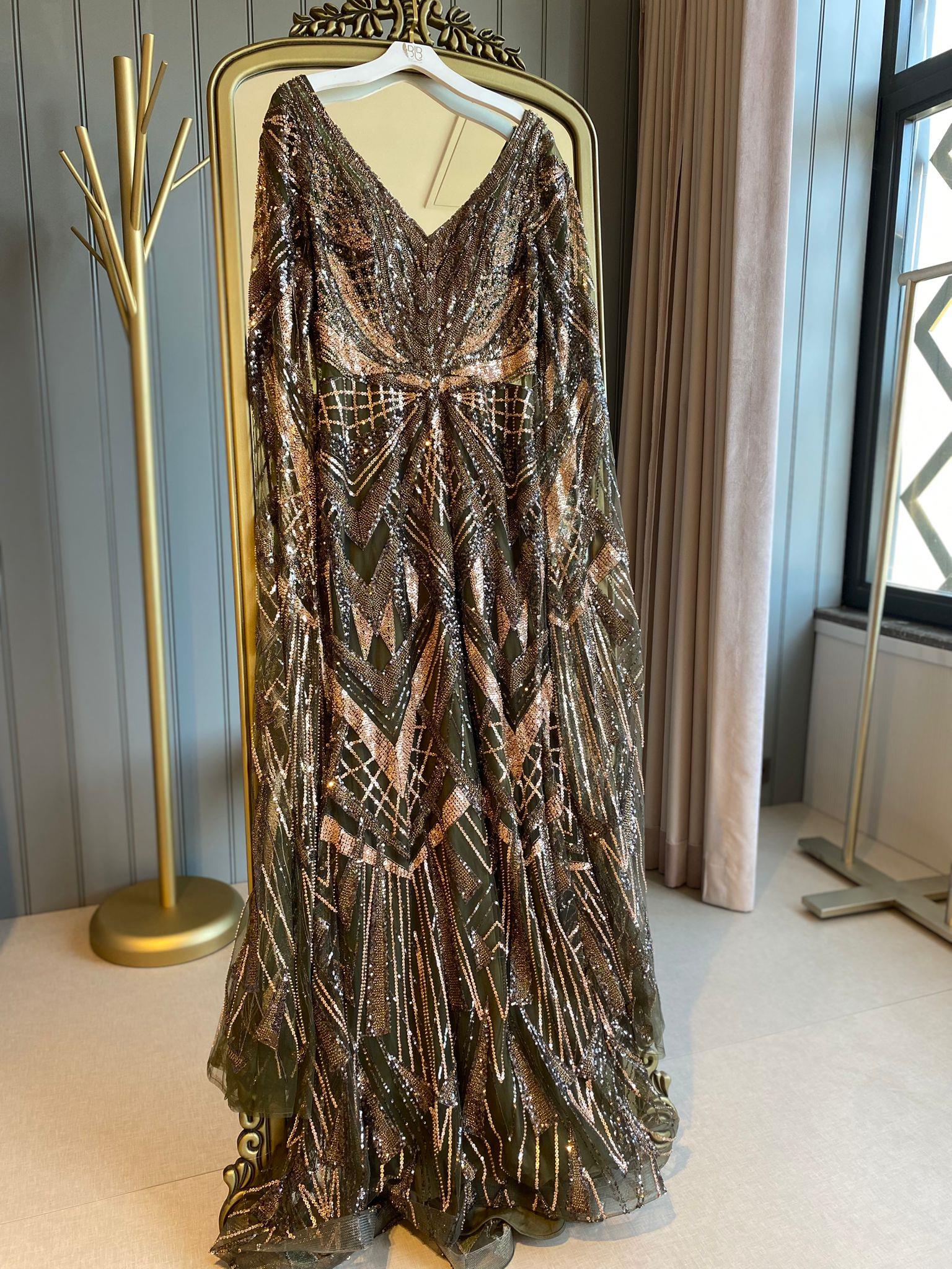 çok işlemeli elbise