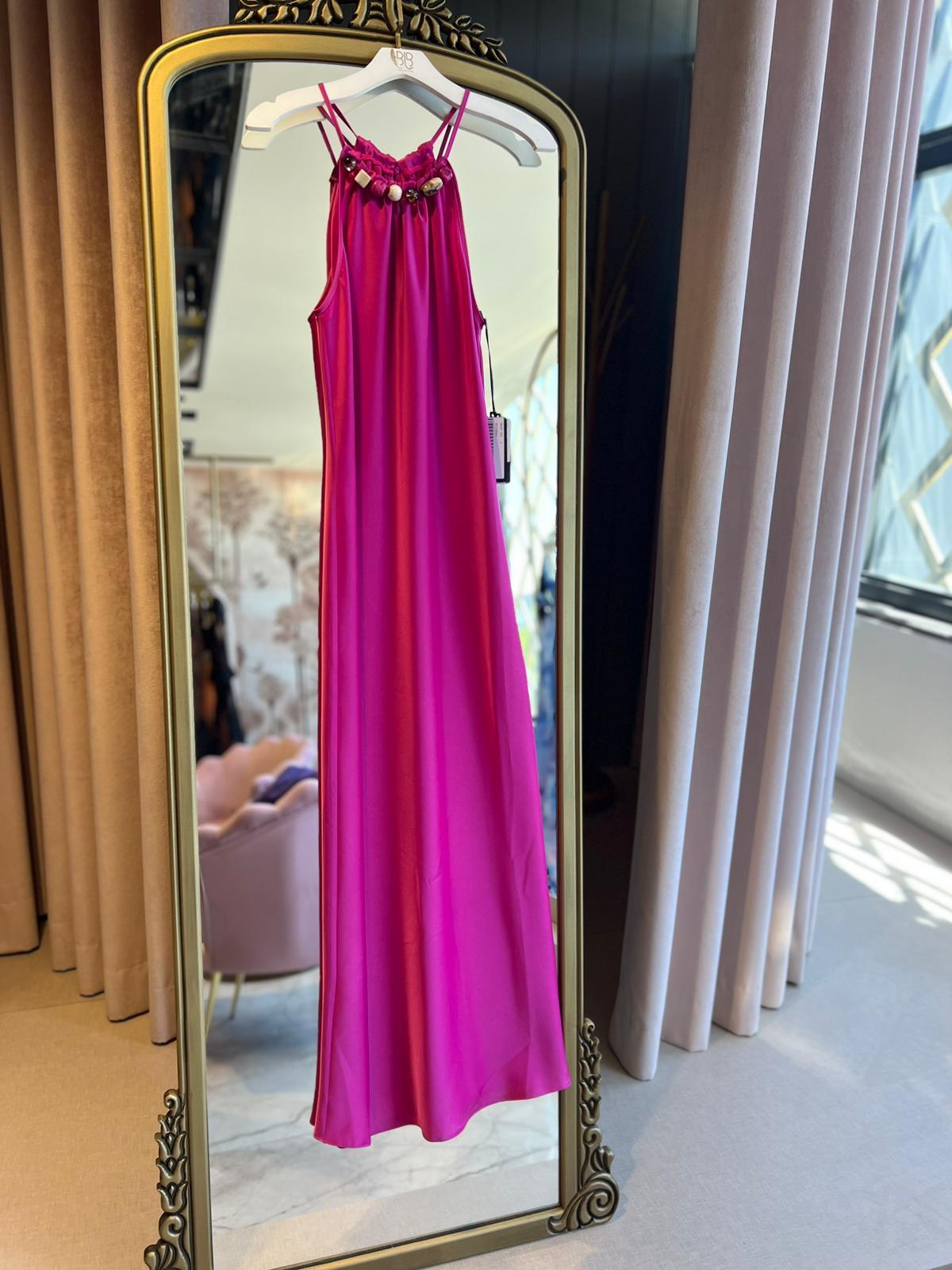 KOLYE DETAY SATEN ELBİSE