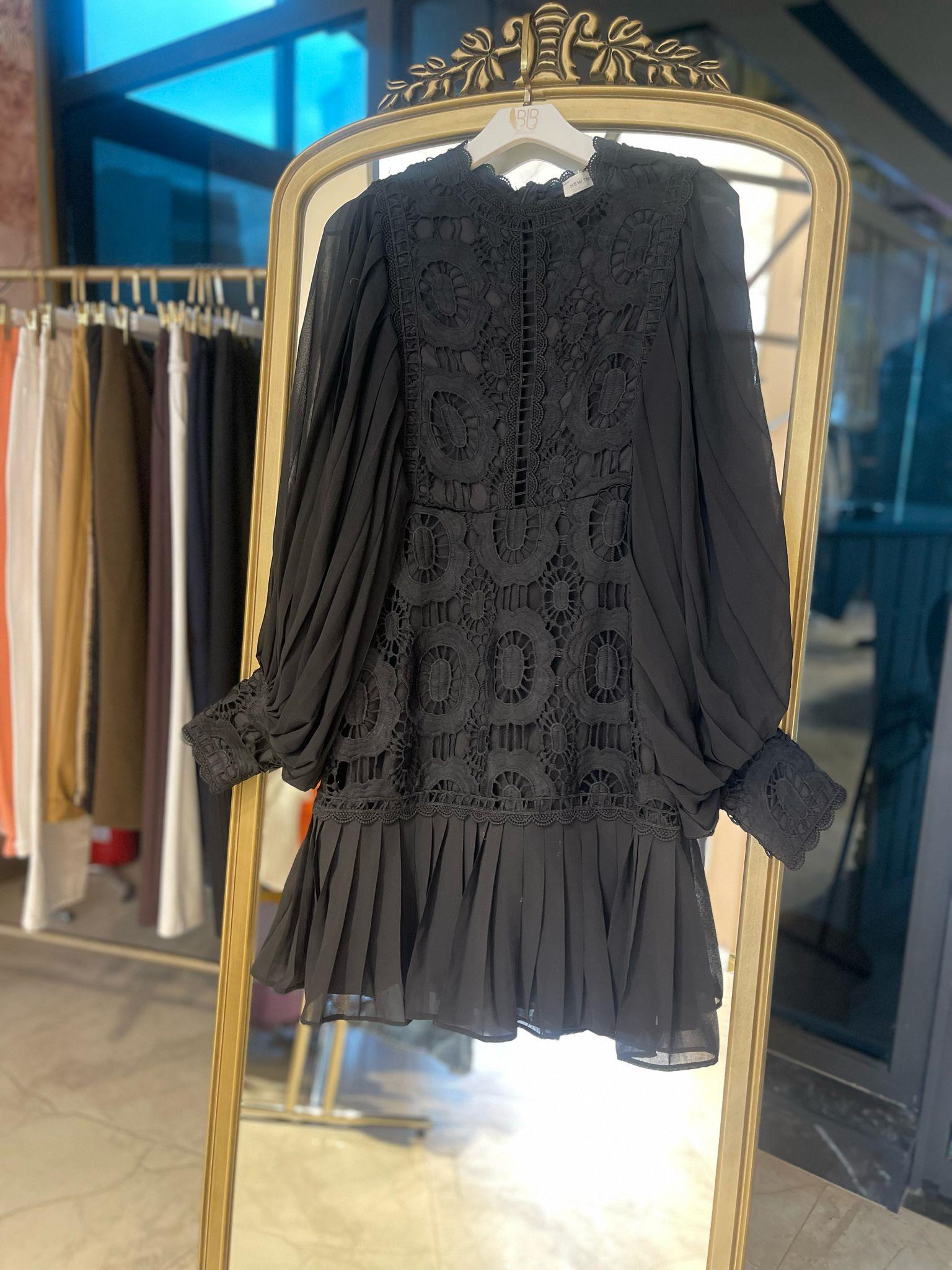 PİLİSELİ DANTELLİ ELBİSE