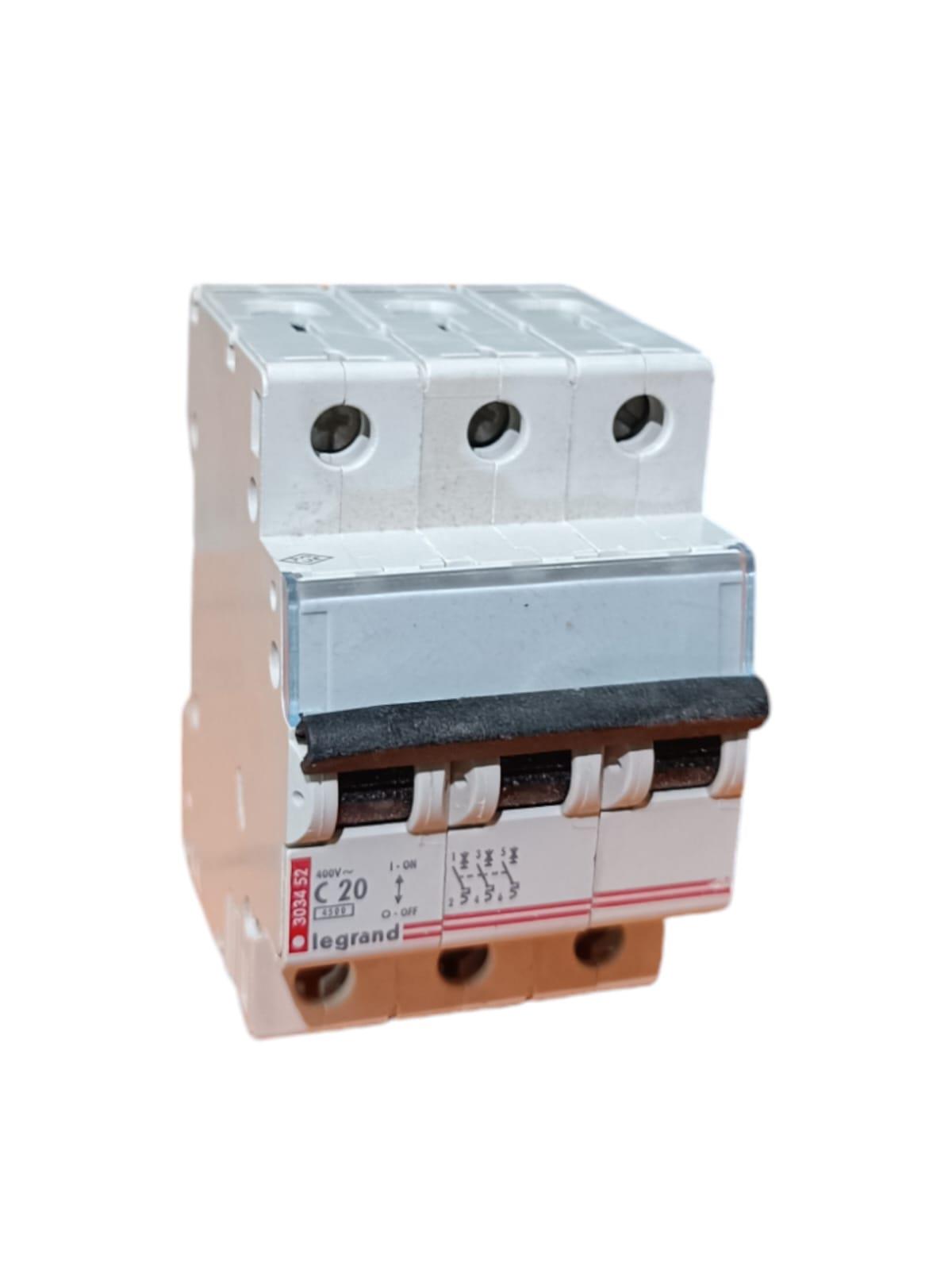 20 AP C TİPİ 3 KUTUP X6 OTOMAT LEGRAND