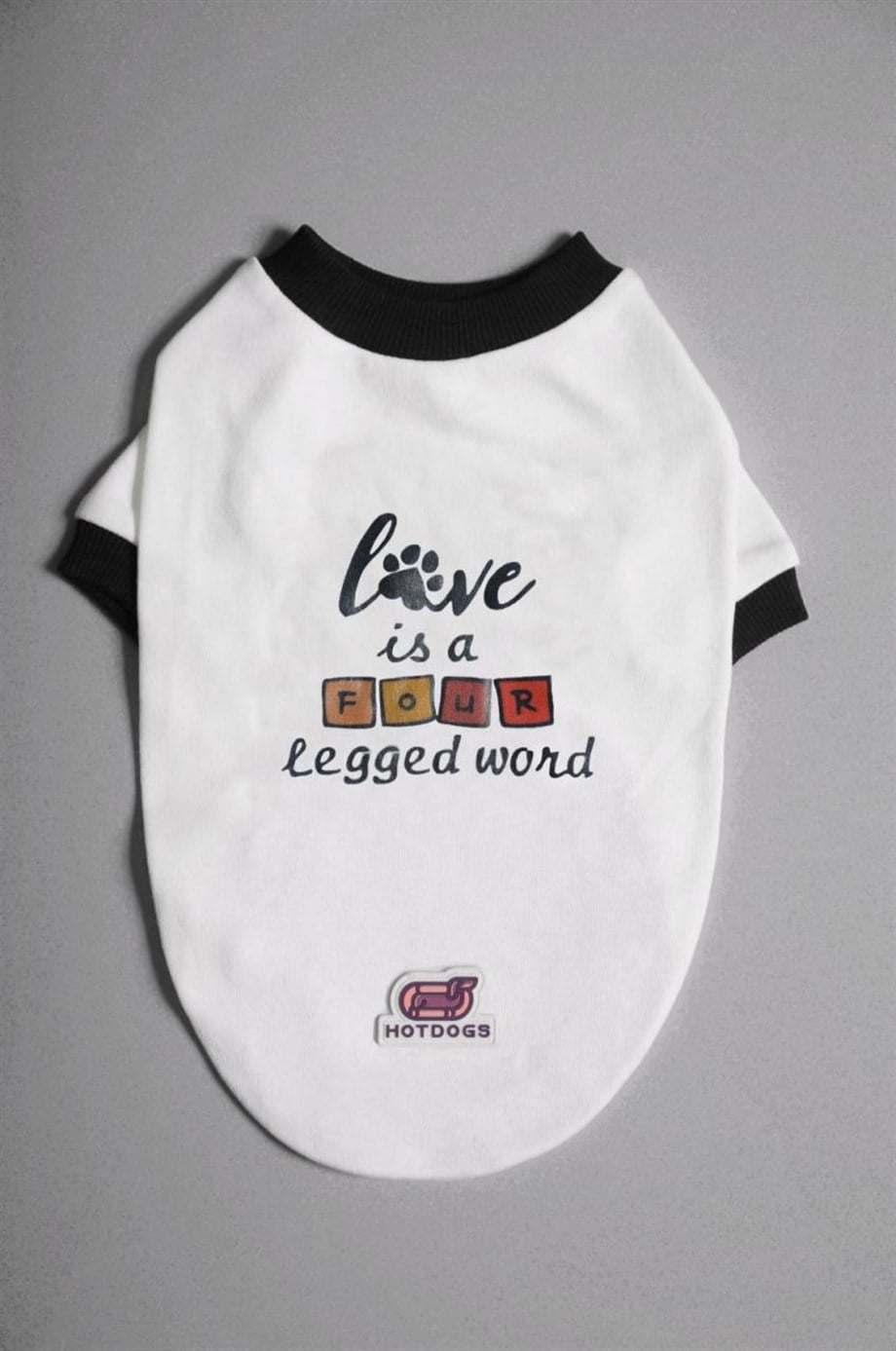 Hotdogs Love is a Four Logged Word Köpek T-Shirt