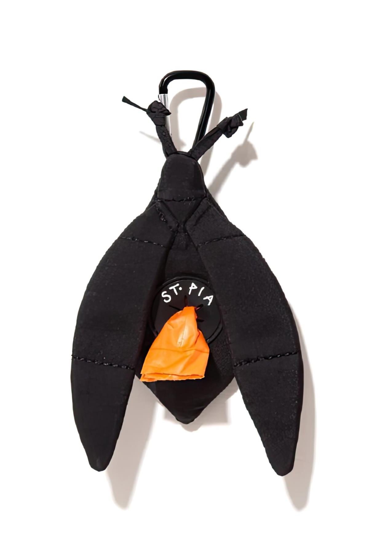 st.-pia-fly-poop-bag-holder-kopek-disk-9bd1cc.jpg