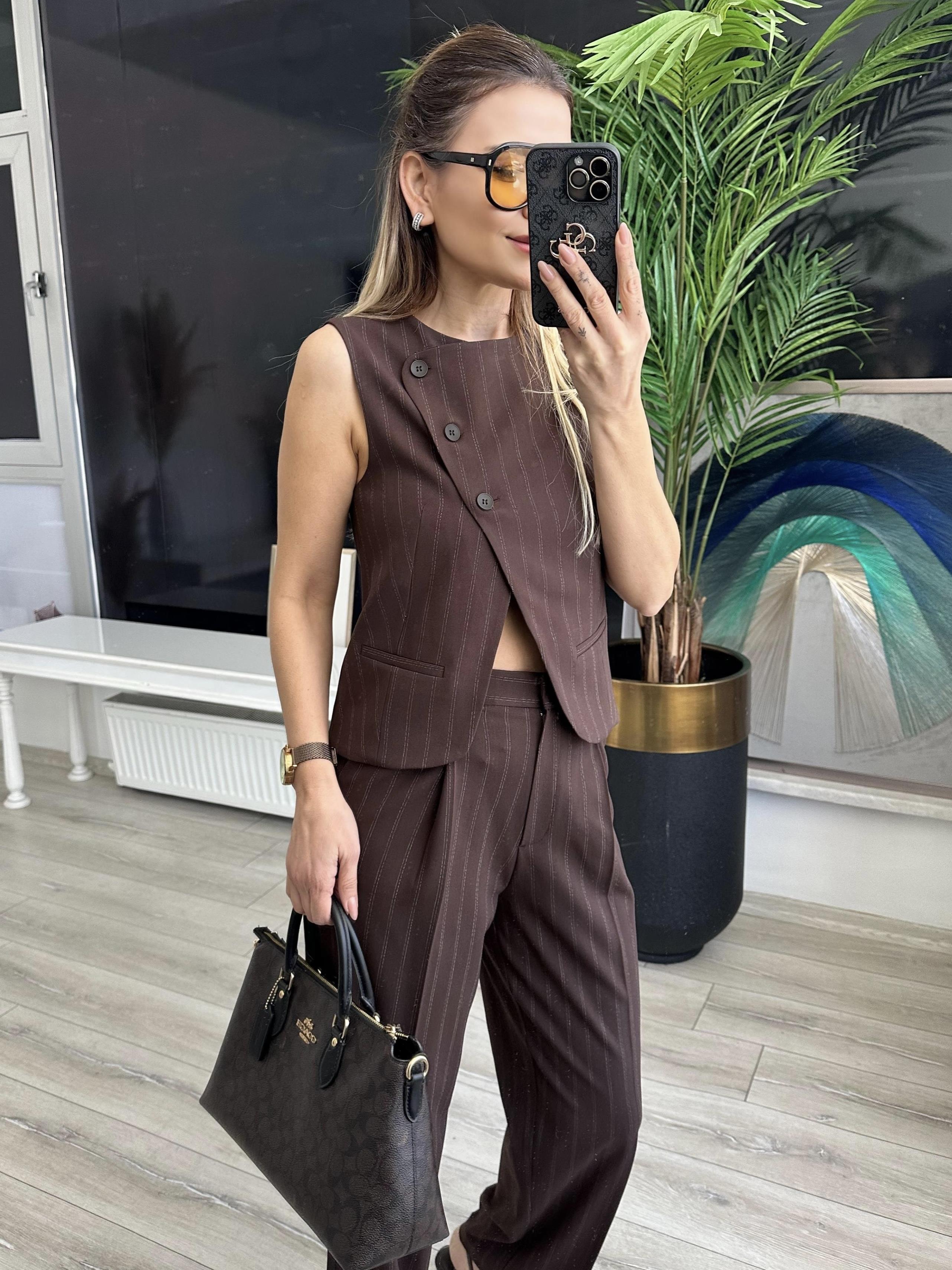 Asimetrik kesimli Düğmeli Yelek 