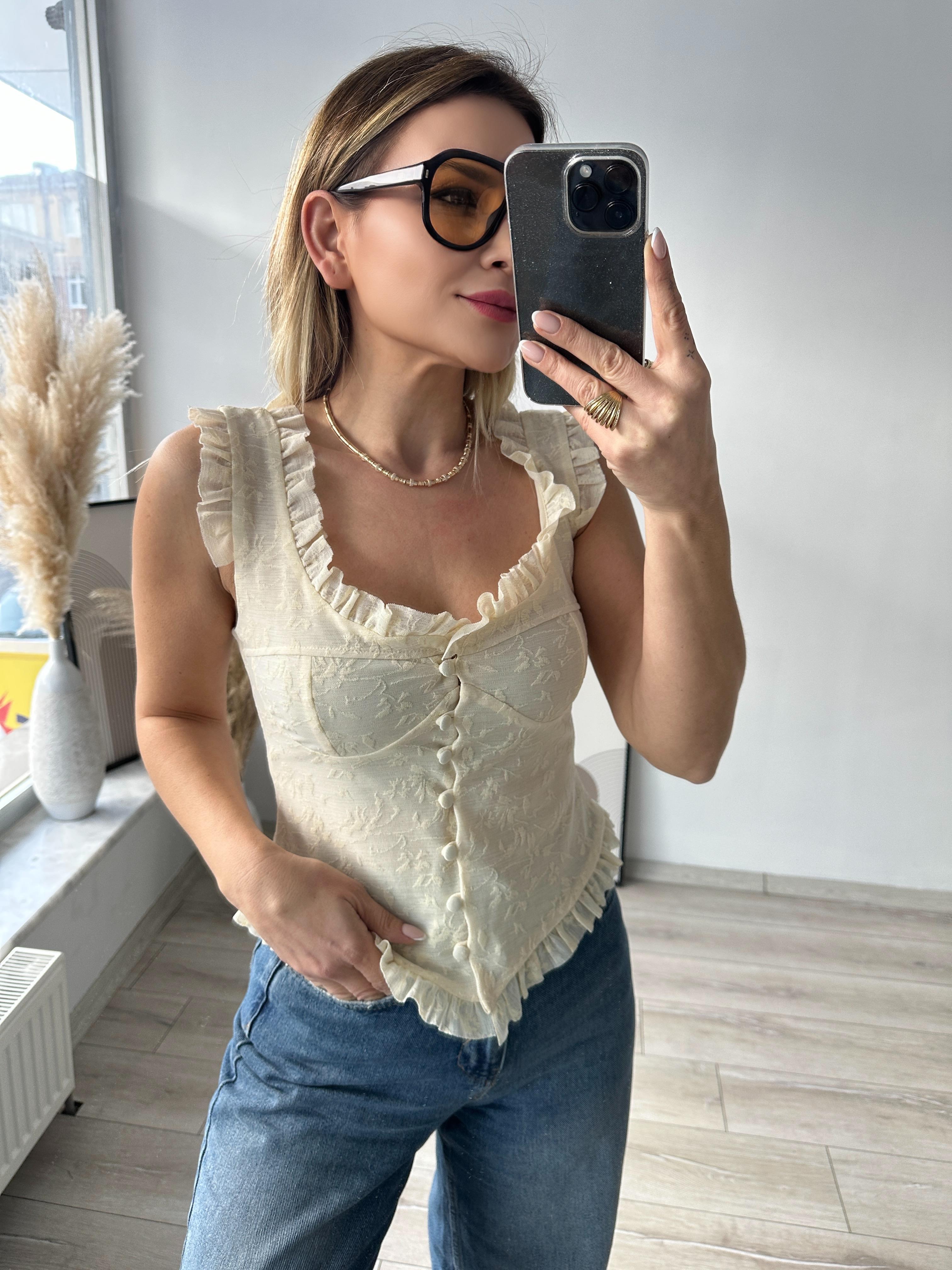Bej Fırfır Detaylı Dantelli Bluz
